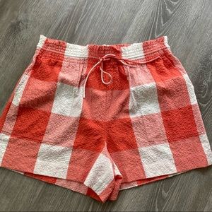 High waist Gingham short w/ draw string.